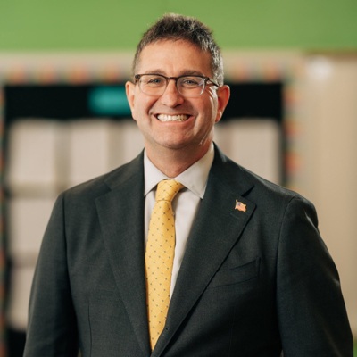 Le gouverneur Matt Meyer